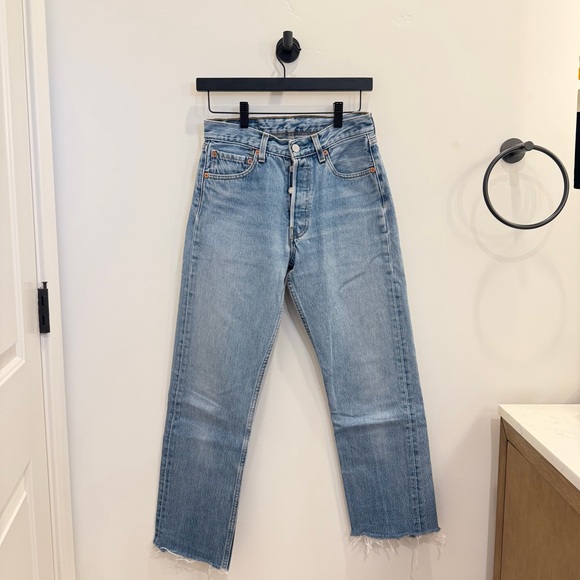 VINTAGE Levi's 501 Light Blue Straight Leg Women's Jeans - Picture 8 of 10